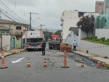 GUARDA CIVIL MUNICIPAL DE VARGINHA INTERDITOU VIA PARA QUE CAMINHÕES MUNCK E DE GUINDASTE REALIZASSEM A TROCA DE EQUIPAMENTOS DO HOSPITAL HUMANITAS