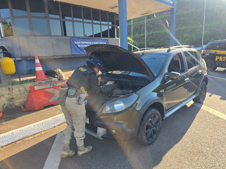 Carro roubado no RJ é encontrado circulando com placas falsas em MG