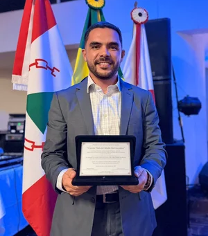 Reitor Felipe recebe título de Cidadão Honorário de São Gonçalo do Sapucaí