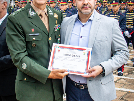 Dr. Evandro Santos é homenageado pela Escola de Sargentos das Armas