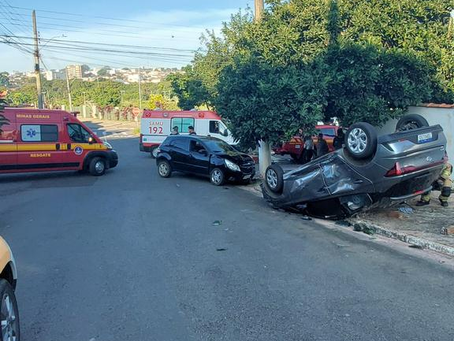 Acidente em cruzamento deixa uma pessoa ferida no bairro Agenor de Lima, em Guaxupé
