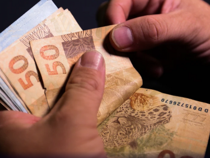 Primeira parcela do 13º salario deve ser paga hoje; veja quem tem direito