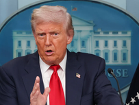 "Não se enfrenta um país dez vezes o seu tamanho", diz Trump após reunião com líder ucraniano, Volodymyr Zelensky, e líderes europeus na Casa Branca na segunda-feira (18)