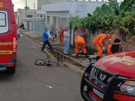 Choque na tarde de sexta: carro atinge bicicleta e deixa jovens feridos em Alfenas
