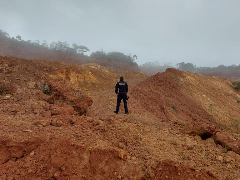 Extração de ferro ilegal vira alvo da PF e Justiça prende suspeito em Minas Gerais
