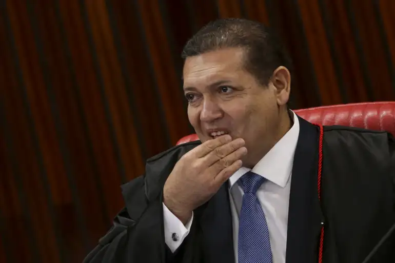 Vazamento de gás provoca incêndio na casa de Nunes Marques, presidente do TSE, em Brasília