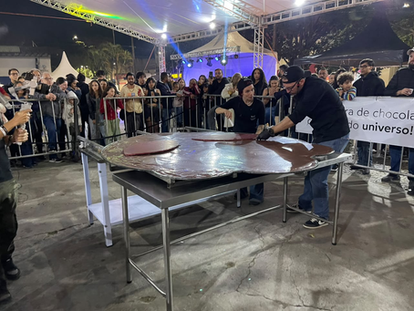 Varginha aguarda homologação do Guinness após produzir possível maior barra de chocolate do mundo