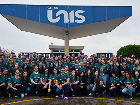 Grupo Unis faz foto temática em clima de Copa e reforça campanha de Vestibular