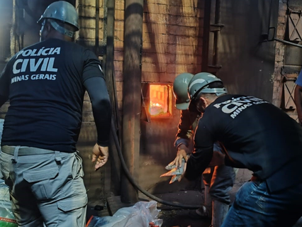 PolÃcia Civil de Minas incinera duas toneladas de drogas apreendidas no estado