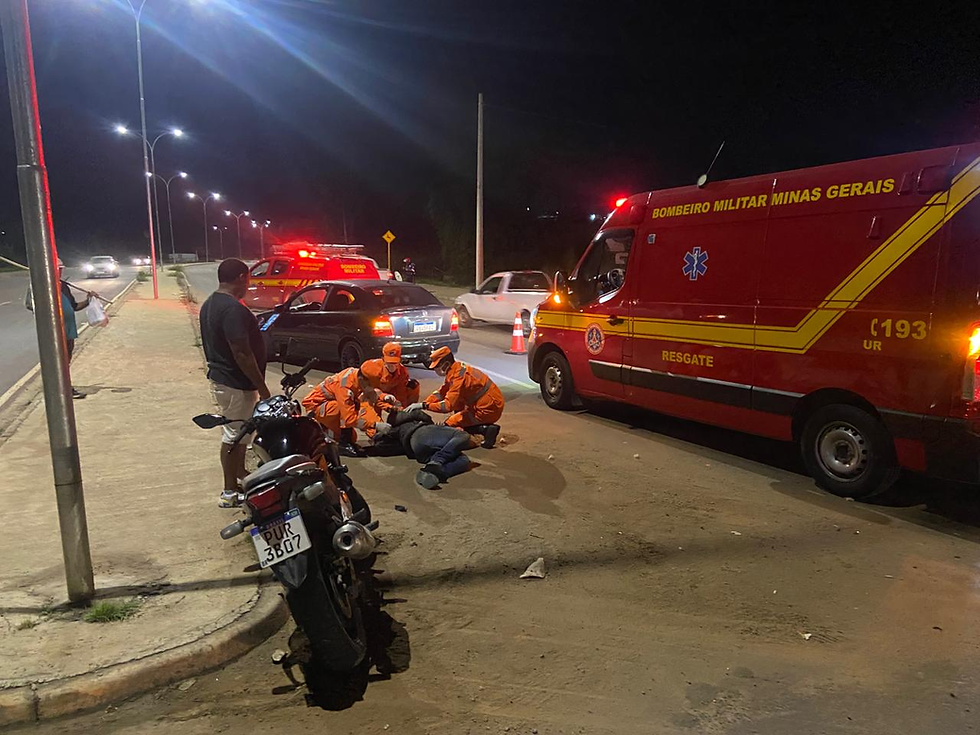 Motociclista fica ferido após colisão com carro em rotatória próxima ao Marcão, em Varginha