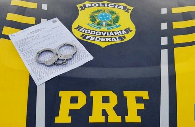 Idoso com mandado por estupro é preso pela PRF durante abordagem na BR-040