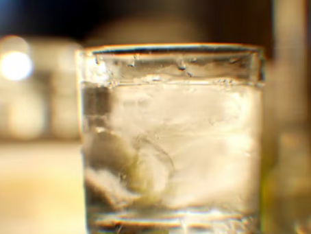 Homem morre e é investigado caso suspeito de intoxicação por metanol em Itajubá, MG