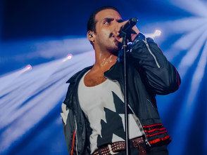 Theatro Capitólio recebe espetáculo que celebra o legado de Freddie Mercury no dia 27 de setembro