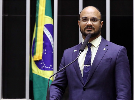 Capitão Alden critica gestão de Lula e aponta desaprovação e queimadas no Brasil