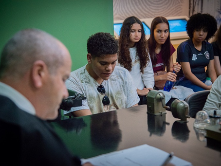 TRT-MG promove vivência prática com alunos do IFMG em audiência simulada e visita histórica
