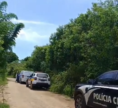 Corpo de homem é encontrado amarrado e enrolado em cobertor em brejo de Alfenas