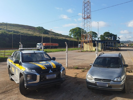 PRF recupera GM Corsa furtado na BR-381