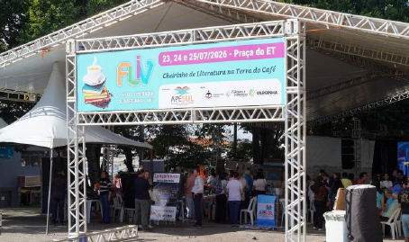 Abertura da Feira Literária de Varginha é marcada por emocionante homenagem à memória de Mariângela Calil Antunes Conde