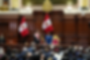 Primeira mulher eleita presidente do Peru assume o cargo em meio à polarização política