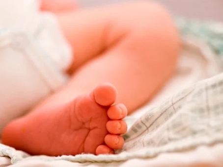 Recém-nascido internado sem necessidade após erro em exame será indenizado em Minas Gerais