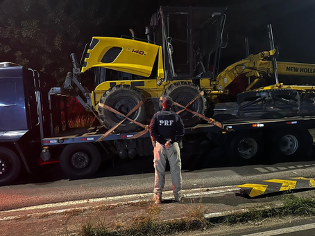 PRF recupera motoniveladora furtada de R$ 700 mil na BR-116 em MG