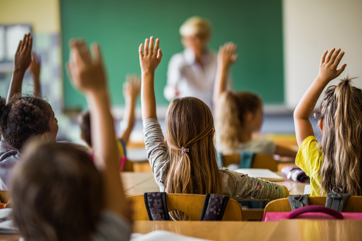 Menos da metade dos adolescentes afirma respeitar professores, aponta estudo nacional