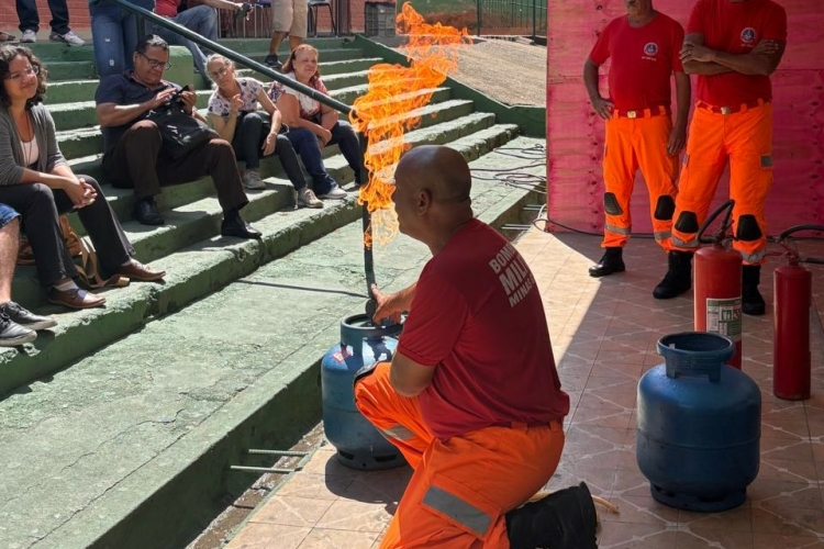 Escola forma brigadistas e reforça segurança com parceria entre SEE-MG e CBMMG