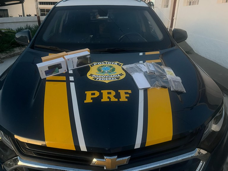 PRF apreende 12 celulares sem nota fiscal em ônibus na BR-381, em Pouso Alegre