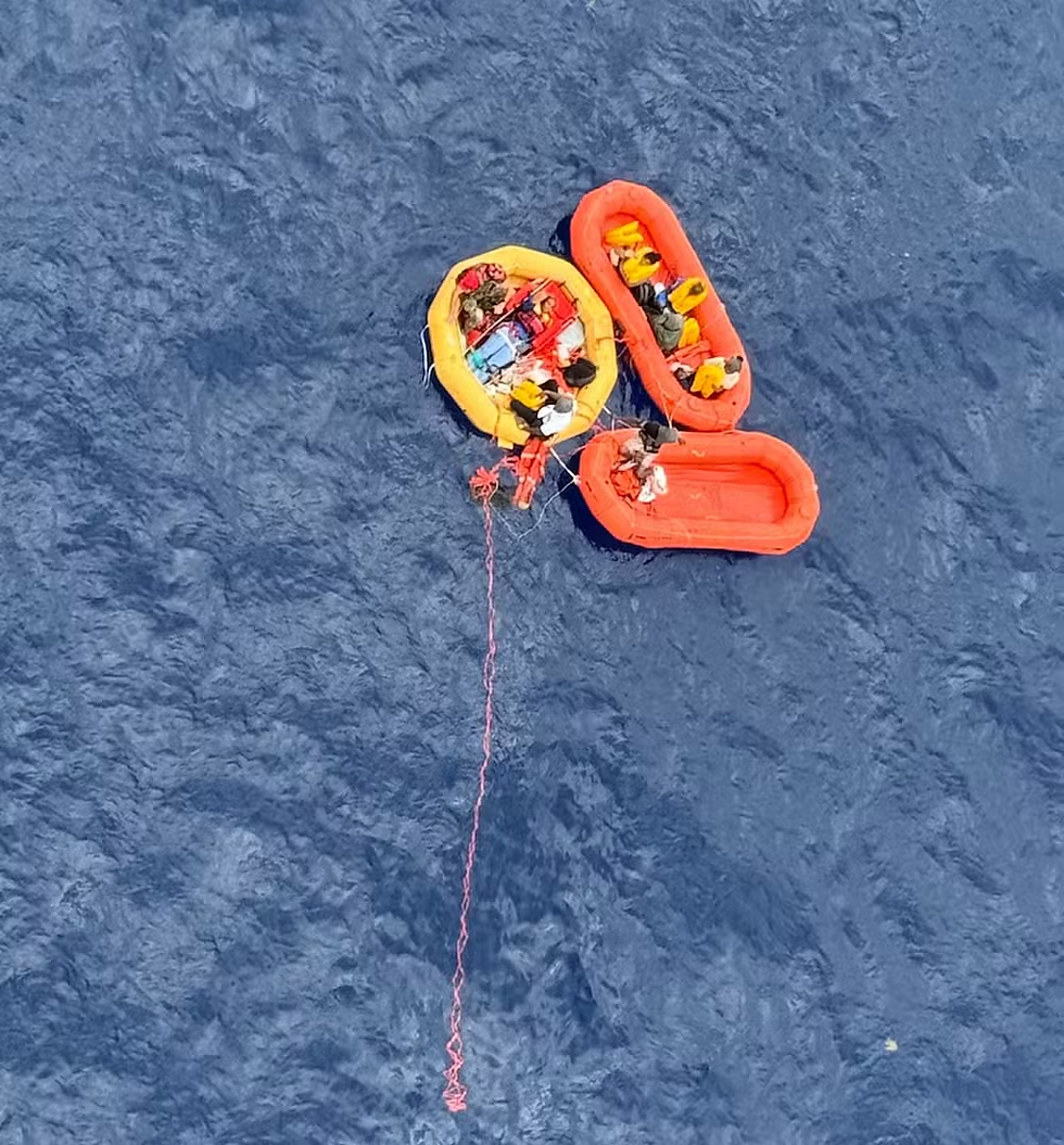 Guarda Costeira dos EUA resgata 11 sobreviventes após queda de avião no mar
