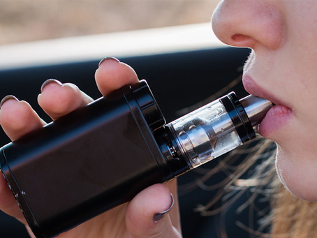 Abrasel destaca crescimento do uso de cigarros eletrônicos entre adolescentes no Brasil