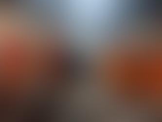 Carro desgovernado atinge caçamba e interrompe o trânsito em avenida de Alfenas