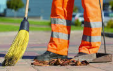 Capina e limpeza urbana atendem diversos bairros de Varginha nesta sexta