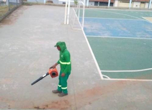 Trabalho silencioso garante espaços esportivos bem cuidados e mais qualidade de vida à população