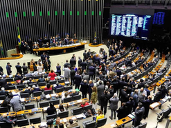 Congresso sinaliza resistência à possível revogação da “taxa das blusinhas”