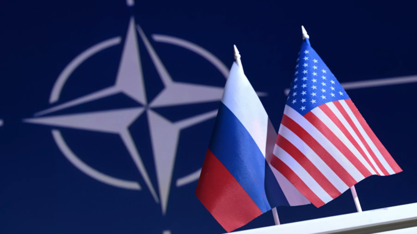 bandeiras russa e americana