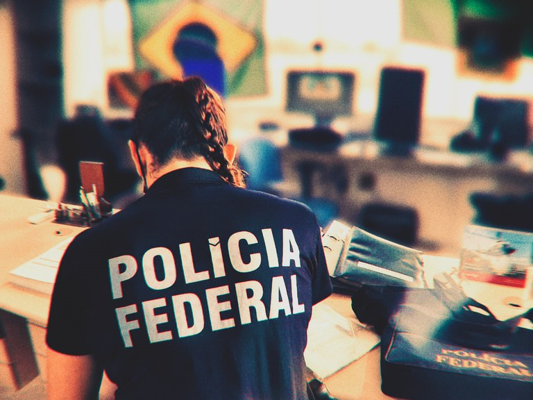 Operação da Polícia Federal prende 21 suspeitos por fraude de mais de R$ 10 milhões na Caixa Econômica