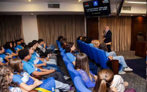Estudantes de Varginha participam de simulação do Tribunal do Júri em Belo Horizonte