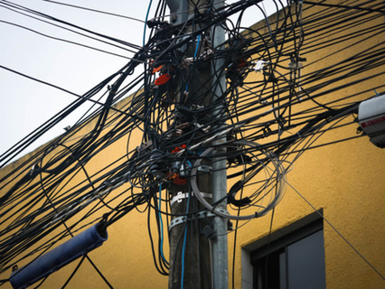 TJMG nega indenização a homem que sofreu choque em sacada irregular