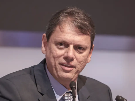 Moraes libera visita de Tarcísio a Bolsonaro na Papuda