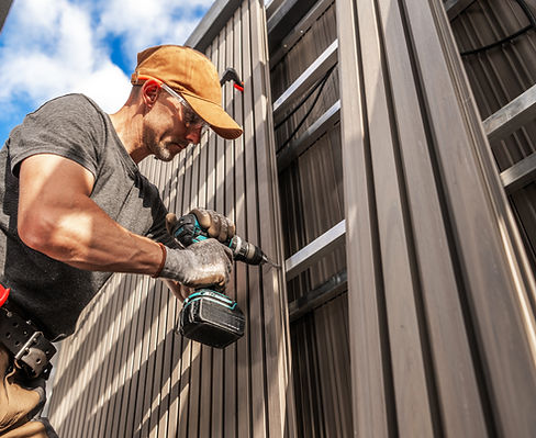 construction-worker-installing-lamella-composite-p-2026-01-09-09-56-50-utc.jpg