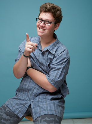 אלעד גיטלמכר מלוהק לעונה החדשה של " חברות" של הקומיקאית ליטל שוורץ