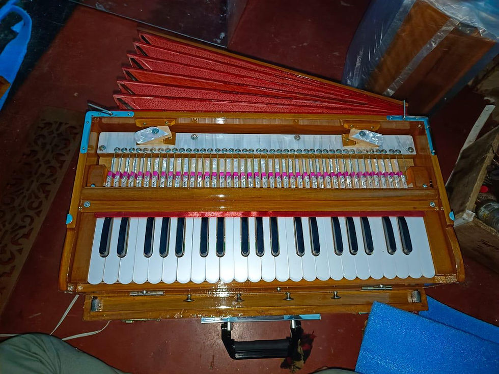 Thumbnail: Sagwan wood teak wood English key harmonium