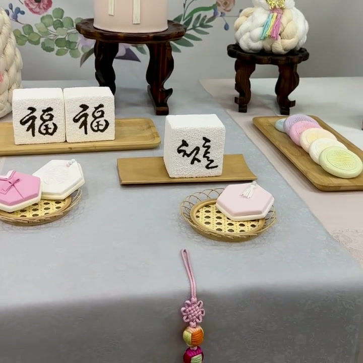 Thumbnail: Blush Lumiere