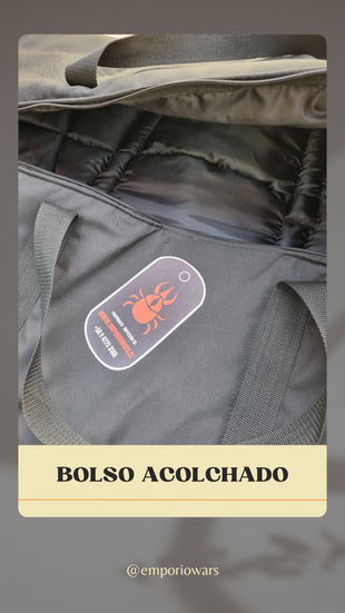 Bolso acolchado de transporte. Con cierre y cintas para usarlo como bolso o como mochila. 