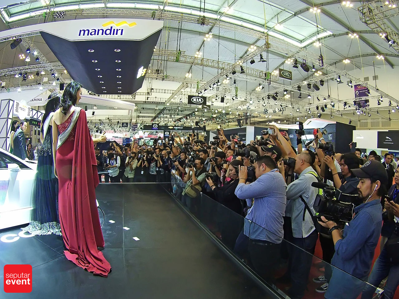 opening-booth-lexus-giias2016 (2)