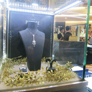 Kilau Perhiasan The Palace Dipamerkan di Emporium Mall