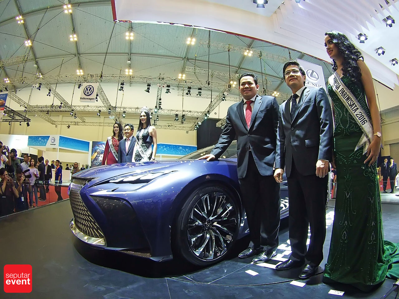 opening-booth-lexus-giias2016 (1)
