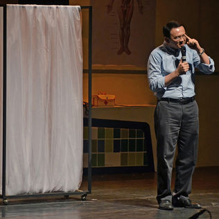 Mati Ketawa Cara Politikus Indonesia: Sebuah Dagelan untuk Membangun Negeri