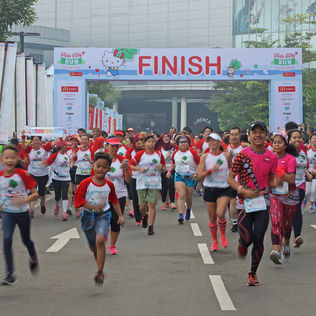 Lebih Dari 4.000 Orang Berlari Bersama Hello Kitty Di AEON Mall BSD