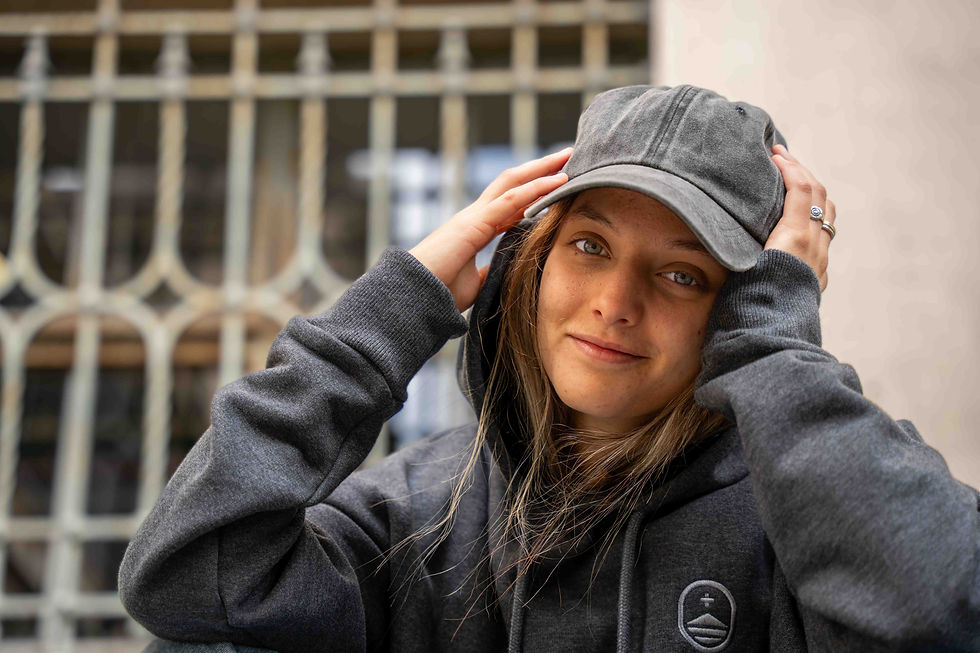 Miniatura: Gorro negro jaspeado Escudo UCU at - bordado